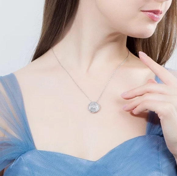 Simple Silver Bohoo Style Round Pendant Necklace - Picture 2 of 4